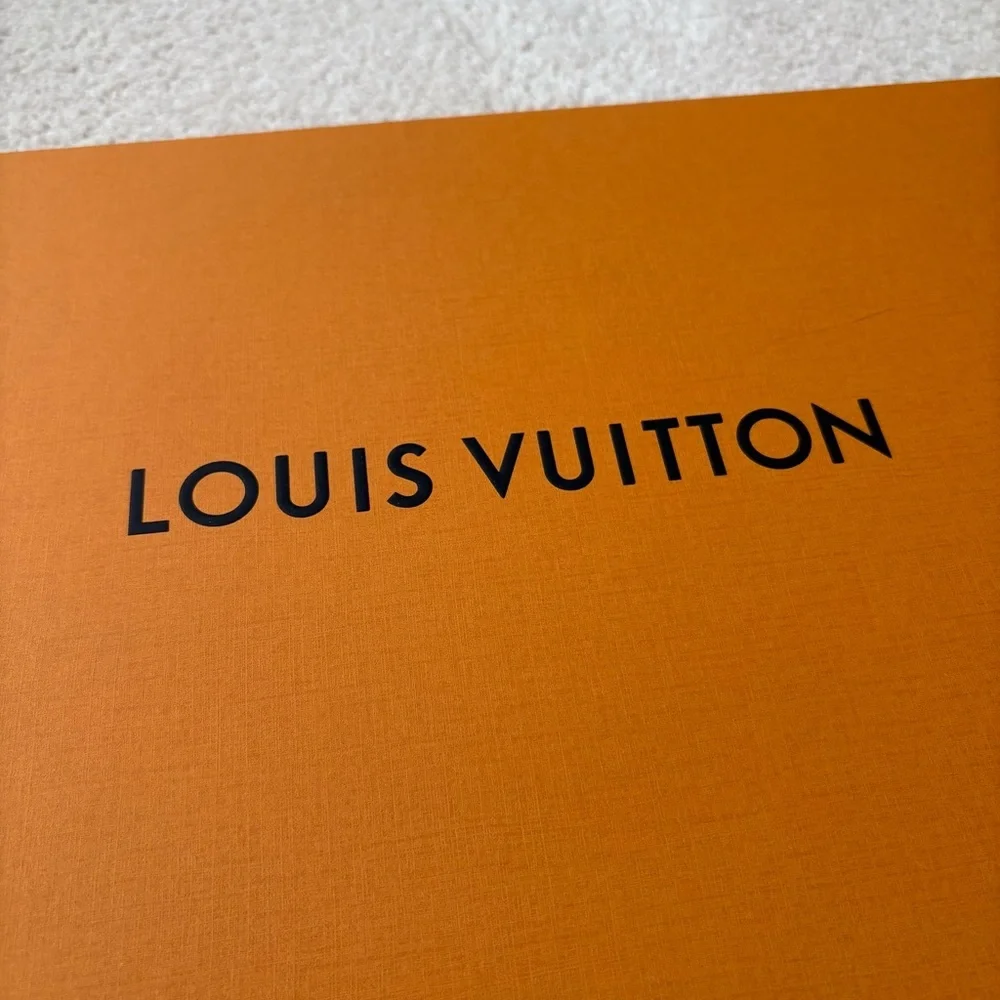 Louis Vuitton Medium flat gift box